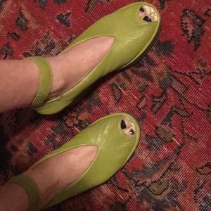 FLY LONDON Size 39/9 Green Peep Toe Wedges